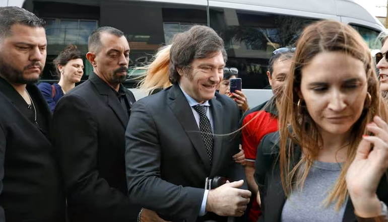 Javier Milei se reunió con empresarios en la ciudad de Mar del Plata. Javier Milei se reunió con empresarios en la ciudad de Mar del Plata.