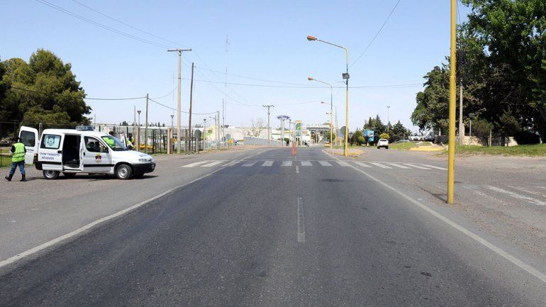 Nueva avivada: dejan los autos estacionados en los puentes para zafar de los controles