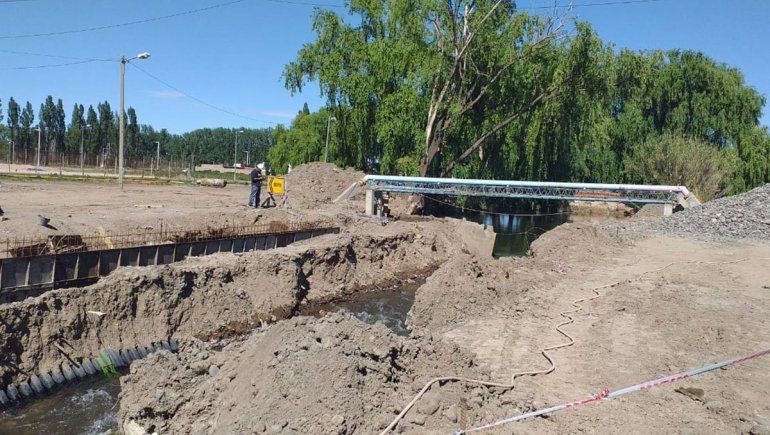 Por la obra de un puente, acuerdan trasladar a familias