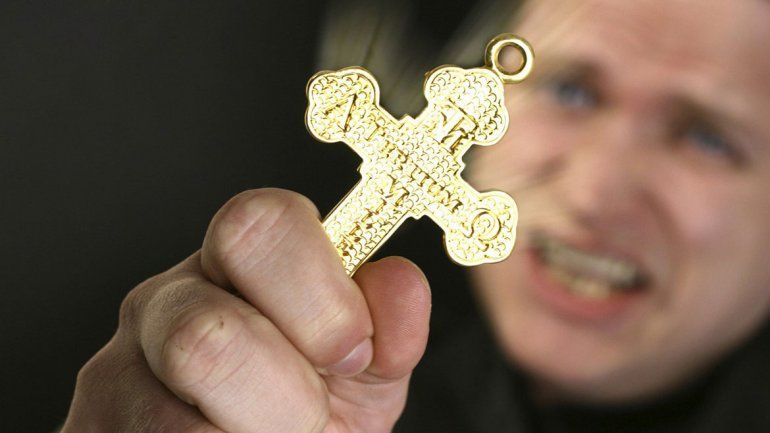 Hay más poseídos y el Vaticano busca con apuro curas exorcistas