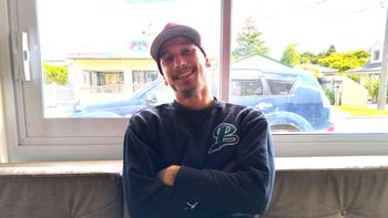 Derrumbe fatal en una playa de Nueva Zelanda: murió un hombre atrapado bajo la arena Derrumbe fatal en una playa de Nueva Zelanda: murió un hombre atrapado bajo la arena