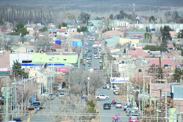 Debido a los constantes robos, varios comercios del oeste optan por atender a sus clientes través de la ventanilla Debido a los constantes robos, varios comercios del oeste optan por atender a sus clientes través de la ventanilla