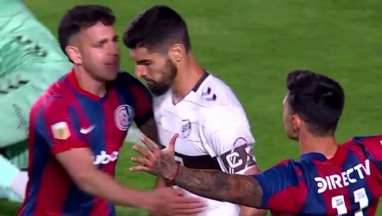 El delantero de San Lorenzo le gritó el gol en la cara al jugador de Platense.