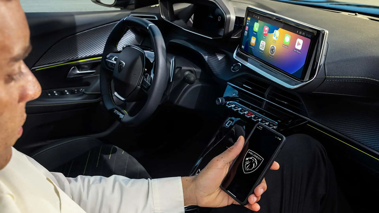 El Peugeot 208 estrena un sistema de asistencia online en sus versiones turbonafteras. El Peugeot 208 estrena un sistema de asistencia online en sus versiones turbonafteras.