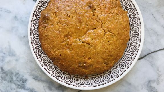 Carrot cake casera: la receta esponjosa con glaseado de naranja que nunca falla