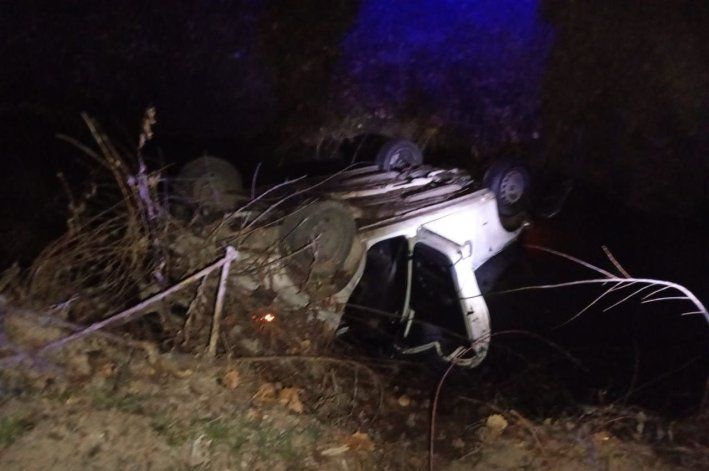 El auto se encontraba volcado