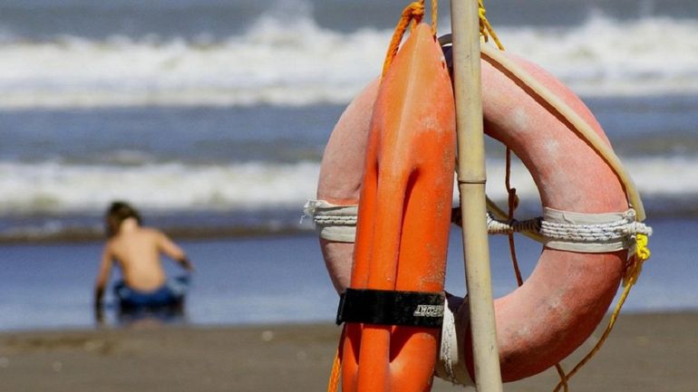 Pese a que el guardavidas salvó al niño, fue agredido por el padre. Pese a que el guardavidas salvó al niño, fue agredido por el padre. 