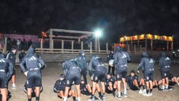 a la madrugada en la playa y al costado de un boliche: la exigente pretemporada de deportivo riestra a la madrugada en la playa y al costado de un boliche: la exigente pretemporada de deportivo riestra