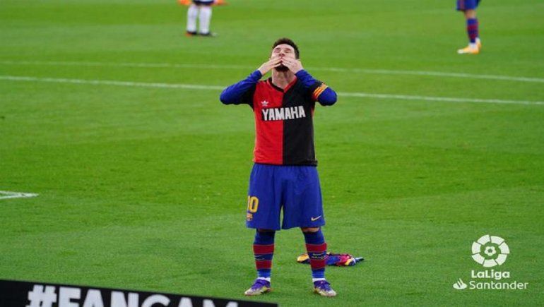 Messi rindió homenaje a Maradona en el juego entre Barcelona y Osasuna.