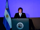 Javier Milei anunció ayer una rebaja de derechos de exportación para cereales de invierno y prometió reducir las retenciones a la soja de manera mensual.