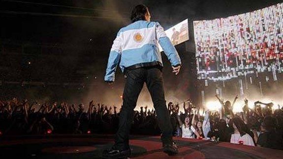 U2 arranca más tarde en La Plata por el partido 