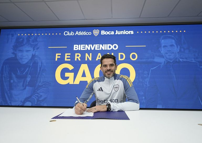 Fernando Gago puso la firma y selló el vínculo con el club en el que se formó. 