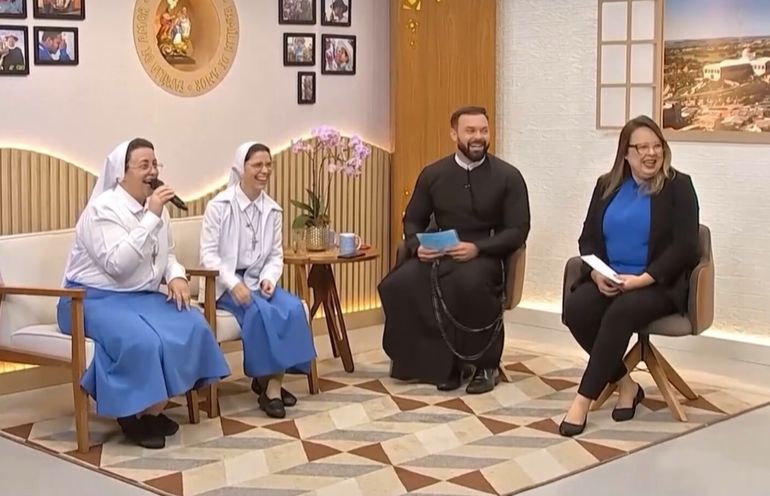 En realidad, las monjas fueron invitadas al programa para promocionar un retiro vocacional femenino en Goiana En realidad, las monjas fueron invitadas al programa para promocionar un retiro vocacional femenino en Goiana