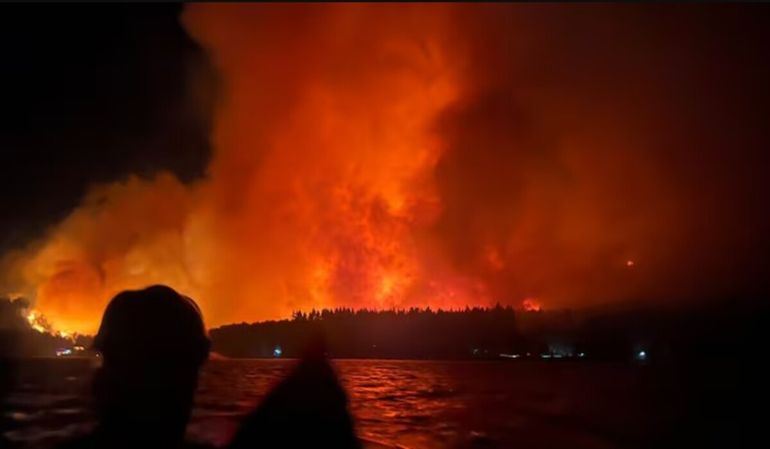 El fuego de los incendios ya devoró miles de hectáreas en Chubut y todavía no tiene control. El fuego de los incendios ya devoró miles de hectáreas en Chubut y todavía no tiene control.