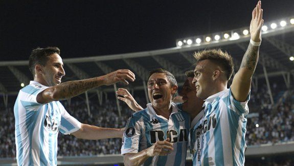 Con un triplete de Lautaro Martínez, Racing arrancó con el pie derecho en la Copa Libertadores. El pibe sigue sumando puntos para ganarse un lugar en el Mundial de Rusia 2018.