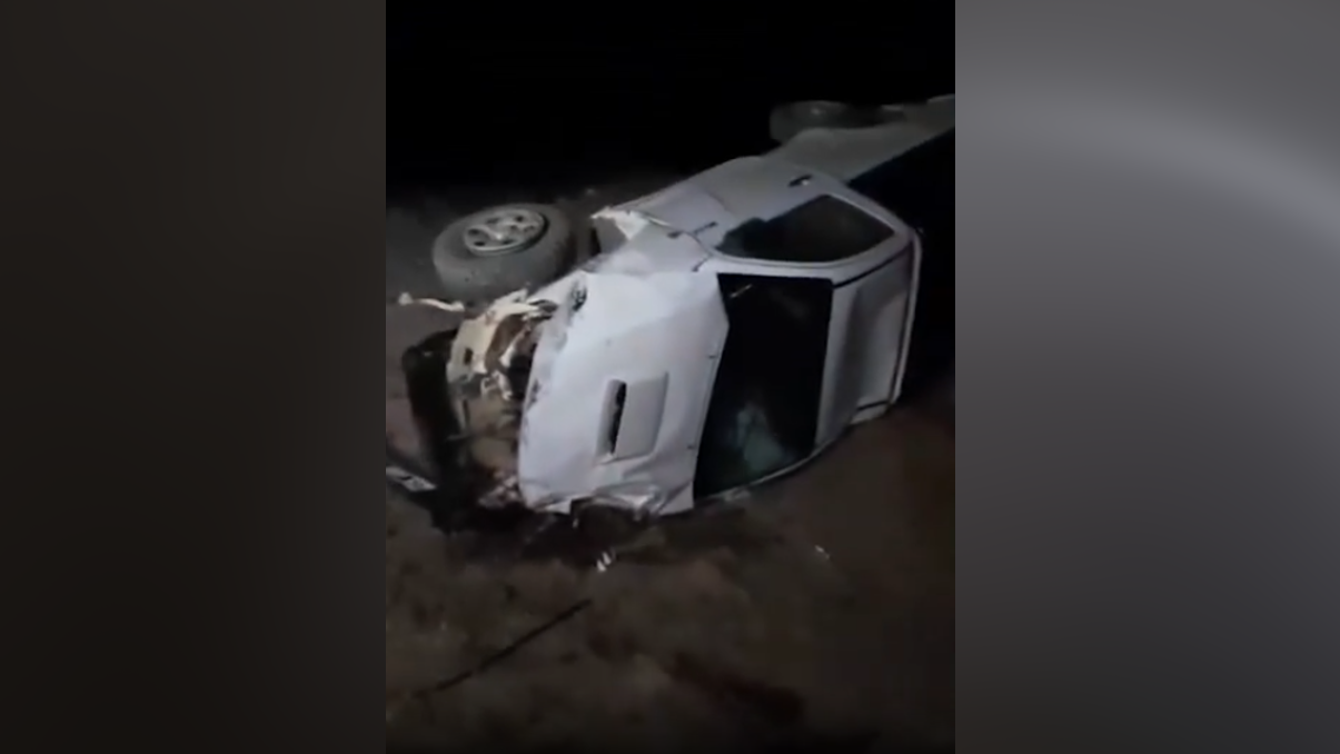 La camioneta de Los Miches volcó tras el accidente en la Ruta 40