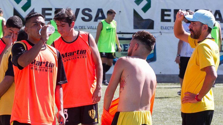 Los dos neuquinos que siguen con vida en el certamen intentarán dar el primer paso en la ida de los cuartos. 