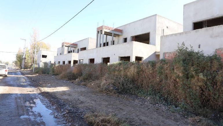 El proyecto de desarrollo Vivo Confluencia que quedó trunco en la Etapa IV. Muchas familias pusieron miles de dólares durante años y hoy no tienen nada. El proyecto de desarrollo Vivo Confluencia que quedó trunco en la Etapa IV. Muchas familias pusieron miles de dólares durante años y hoy no tienen nada.