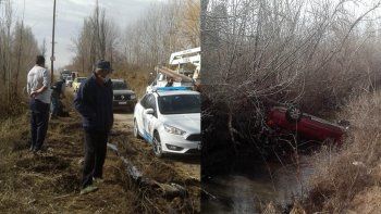 quiso hacer un sobrepaso y termino adentro de un desagüe quiso hacer un sobrepaso y termino adentro de un desagüe