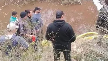 femicidio de cecilia strzyzowski: hallaron restos oseos y un dije en un rio femicidio de cecilia strzyzowski: hallaron restos oseos y un dije en un rio