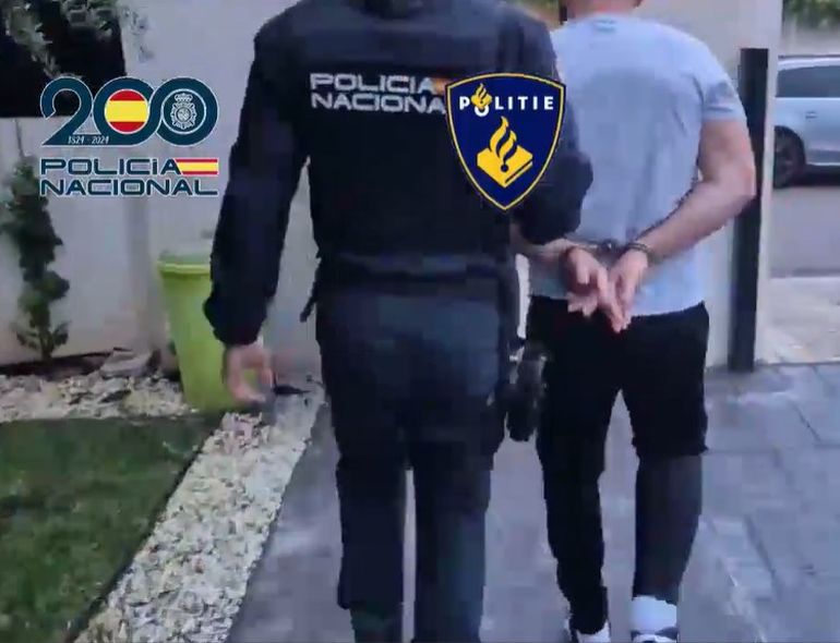 La Policía detuvo a 20 personas en el operativo para desarticular una La Policía detuvo a 20 personas en el operativo para desarticular una