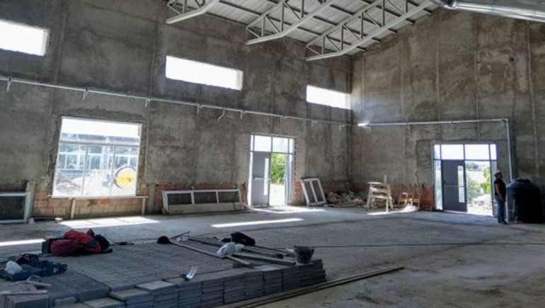 Siguen las obras para abrir la Escuela 194 de Zapala