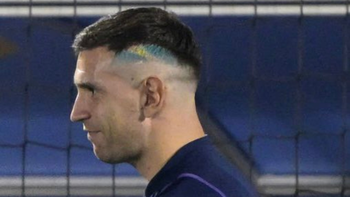 una apuesta con el huevo acuna le cambio la cabeza al dibu martinez una apuesta con el huevo acuna le cambio la cabeza al dibu martinez