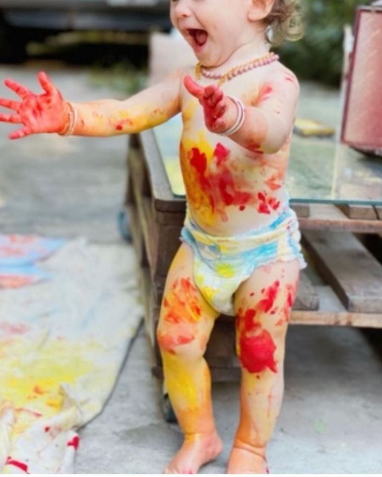 Agustina Cherri mostró por primera vez la carita de su hija Alba Vera, en un posteo por su tercer cumpleaños.