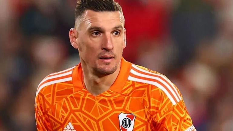 En River le buscan competencia a Armani