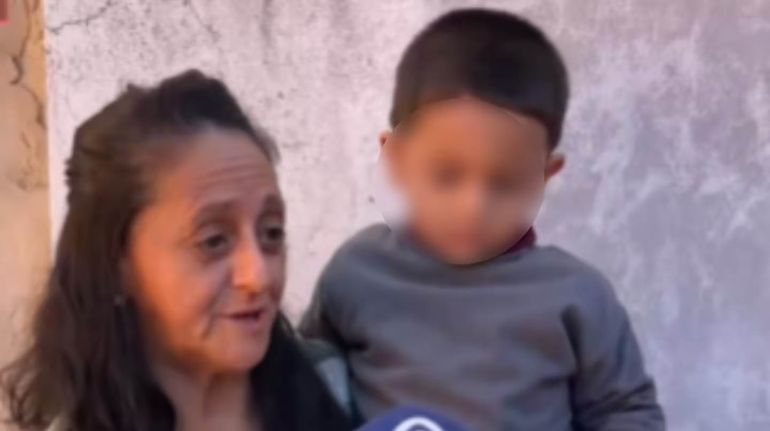 La mujer reclama que se esclarezca la situación de su hijo a quien le robaron su identidad para sacar a otro nene de Rosario a Bolivia.jpg La mujer reclama que se esclarezca la situación de su hijo a quien le robaron su identidad para sacar a otro nene de Rosario a Bolivia.jpg
