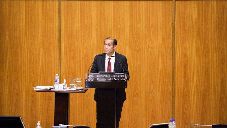 Gutiérrez anunció que esta semana comienza la vacunación a docentes