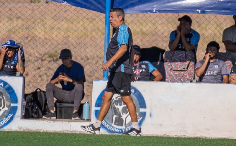 Alfredo Tizza se hizo cargo del equipo para lo que viene en el Federal A.&nbsp;