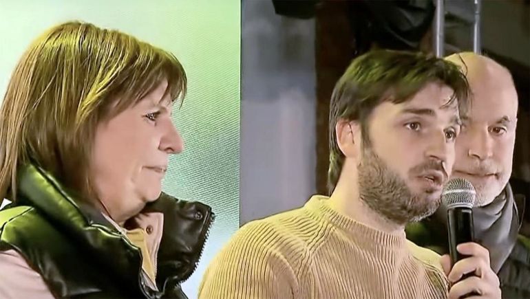 Acompañado de Patricia Bullrich y Horacio Rodríguez Larreta, el nuevo gobernador de Chubut celebra ante su gente. Acompañado de Patricia Bullrich y Horacio Rodríguez Larreta, el nuevo gobernador de Chubut celebra ante su gente.