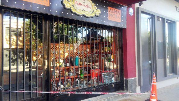 Rompieron el vidrio de una vinoteca y se llevaron algunas botellas