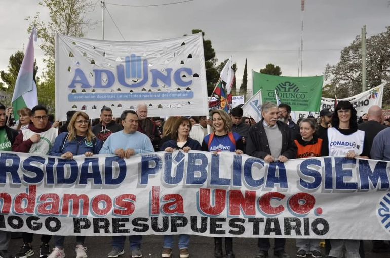 El paro será a nivel nacional y los docentes de UNCo adhieren.