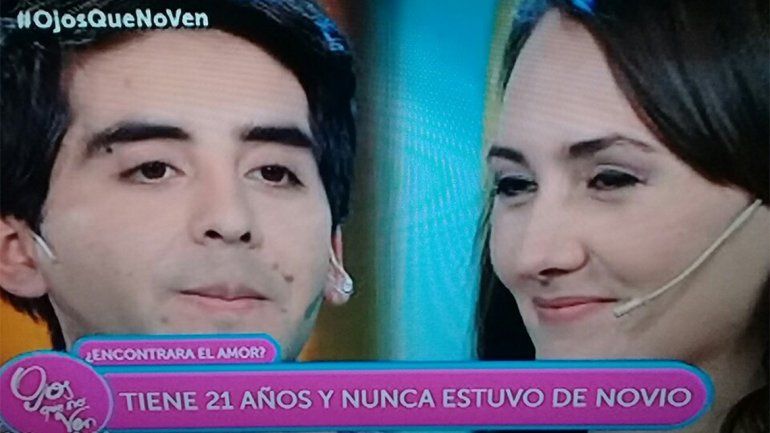 Ojos que no ven: se enamoró de una neuquina y le declaró su amor en vivo