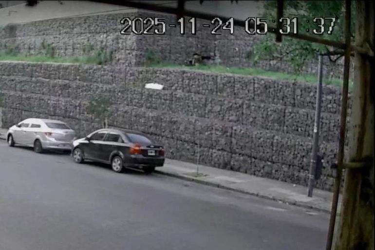 Paredón escalonado desde el que se precipitó la víctima.