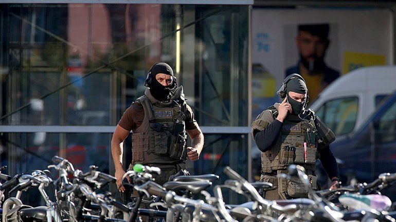 Secuestros y atentado en estación de tren alemana