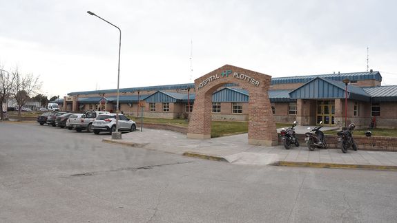 Personal del hospital de Plottier concurrió hasta el domicilio donde se produjo el deceso del bebé.