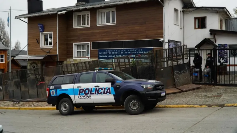 Jones Huala permanece detenido en la dependencia Federal de Bariloche. Foto gentileza El Cordillerano.