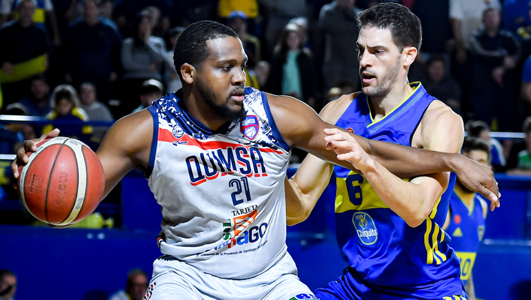 Anderson contra la marca de Marcos Mata. Foto:&nbsp;Marcelo Endelli / Liga Nacional&nbsp;