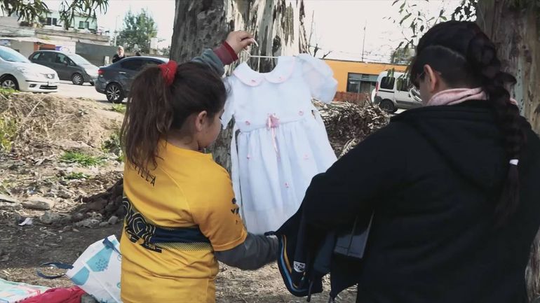 El trueque se organiza por grupos de Facebook y funciona los martes y jueves en Florencio Varela. El trueque se organiza por grupos de Facebook y funciona los martes y jueves en Florencio Varela.