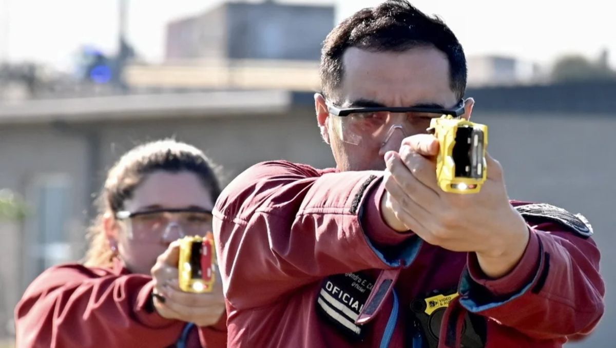 El Gobierno aprobó el uso de armas no letales para detener agresores.