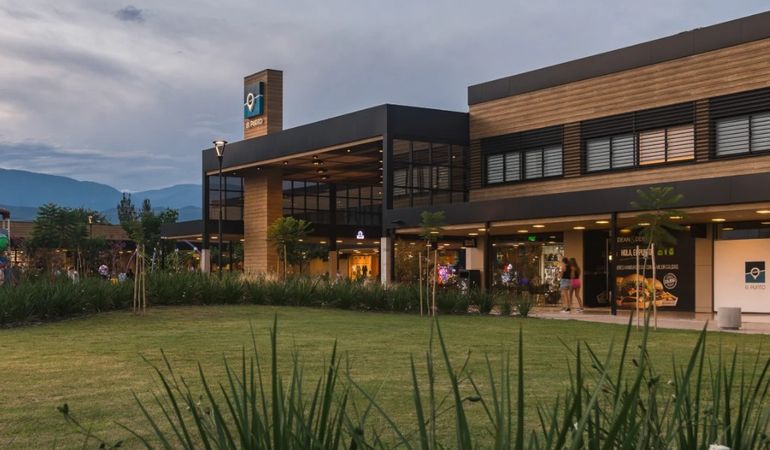 La región se transformó en un área moderna con servicios premium. La región se transformó en un área moderna con servicios premium.