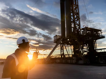 La brecha de expectativas: Jebsen y especialistas analizan por qué a veces cuesta conectar el talento con las pequeñas y medianas empresas. Foto: YPF La brecha de expectativas: Jebsen y especialistas analizan por qué a veces cuesta conectar el talento con las pequeñas y medianas empresas. Foto: YPF