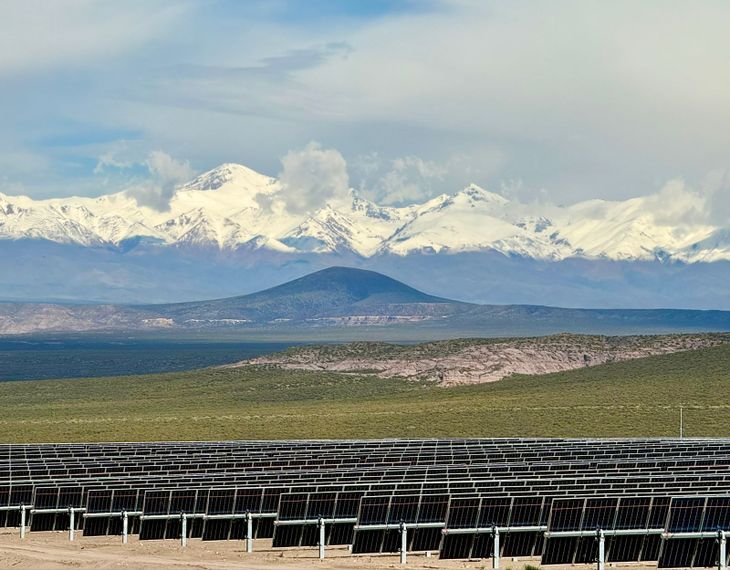 El Parque Solar San Rafael de Genneia cuenta con 400.000 paneles solares.