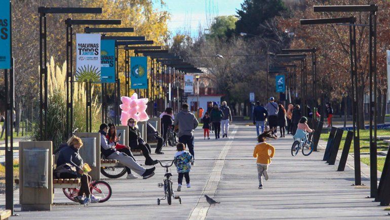El sol sacó a los neuquinos a la calle en el Día del Padre