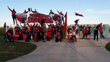 El festejo de los hinchas de Colón en las letras neuquinas. El festejo de los hinchas de Colón en las letras neuquinas.