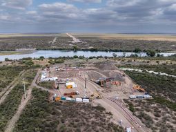 El VMOS atraviesa el Río Negro y avanza hacia un nuevo tramo El VMOS atraviesa el Río Negro y avanza hacia un nuevo tramo