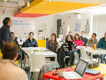 El Campus de Capacitación del Centro PyME-ADENEU ofrece cursos presenciales y online. Foto: @cpymeadeneu